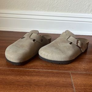 Tobacco brown Birkenstock Boston clogs size 39